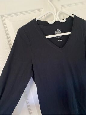Authentic American Heritage Black V-Neck Long Sleeve Tee